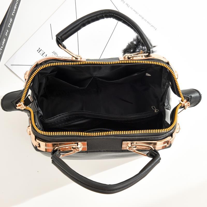 Korean Version Of The New Rivet Shoulder Diagonal Package Fashion Casual Ladies Small Square Crossbody Bag Jinli 25X13X16cm