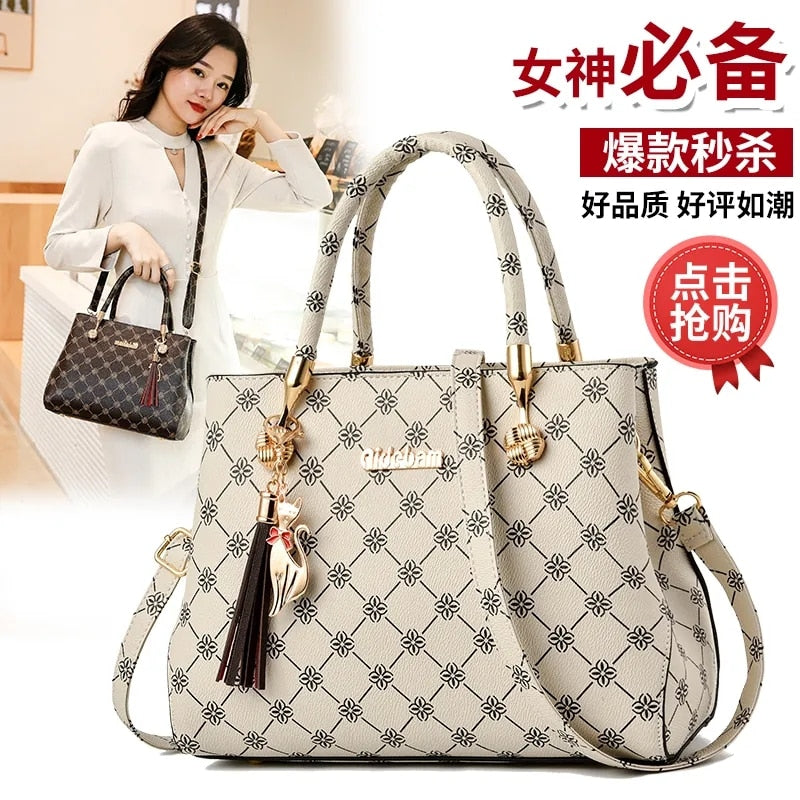 Women's handbag. New trendy, fashionable and versatile net red atmospheric shoulder bag. Popular handbags.
