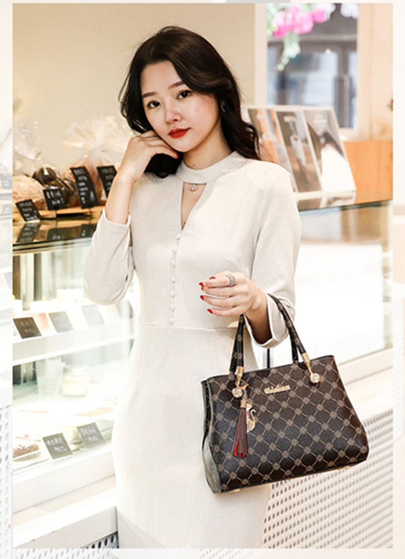 Women's handbag. New trendy, fashionable and versatile net red atmospheric shoulder bag. Popular handbags.